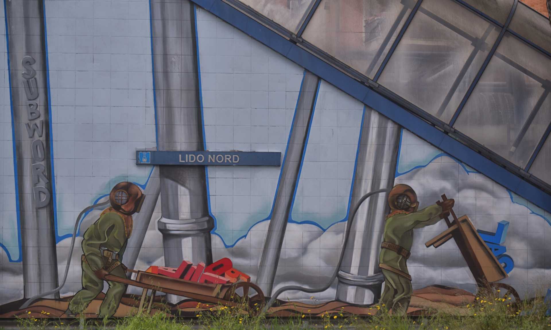Ne-Os, il poema murale alla stazione Lido Nord